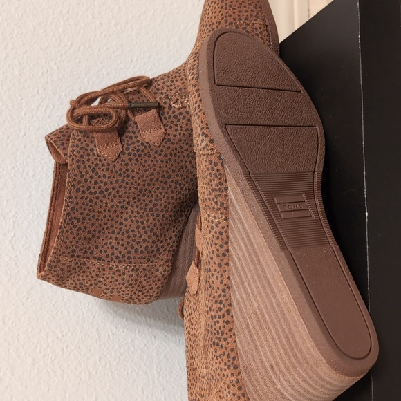 TOMS Cheetah Suede Booties NWT! - Picture 7 of 8